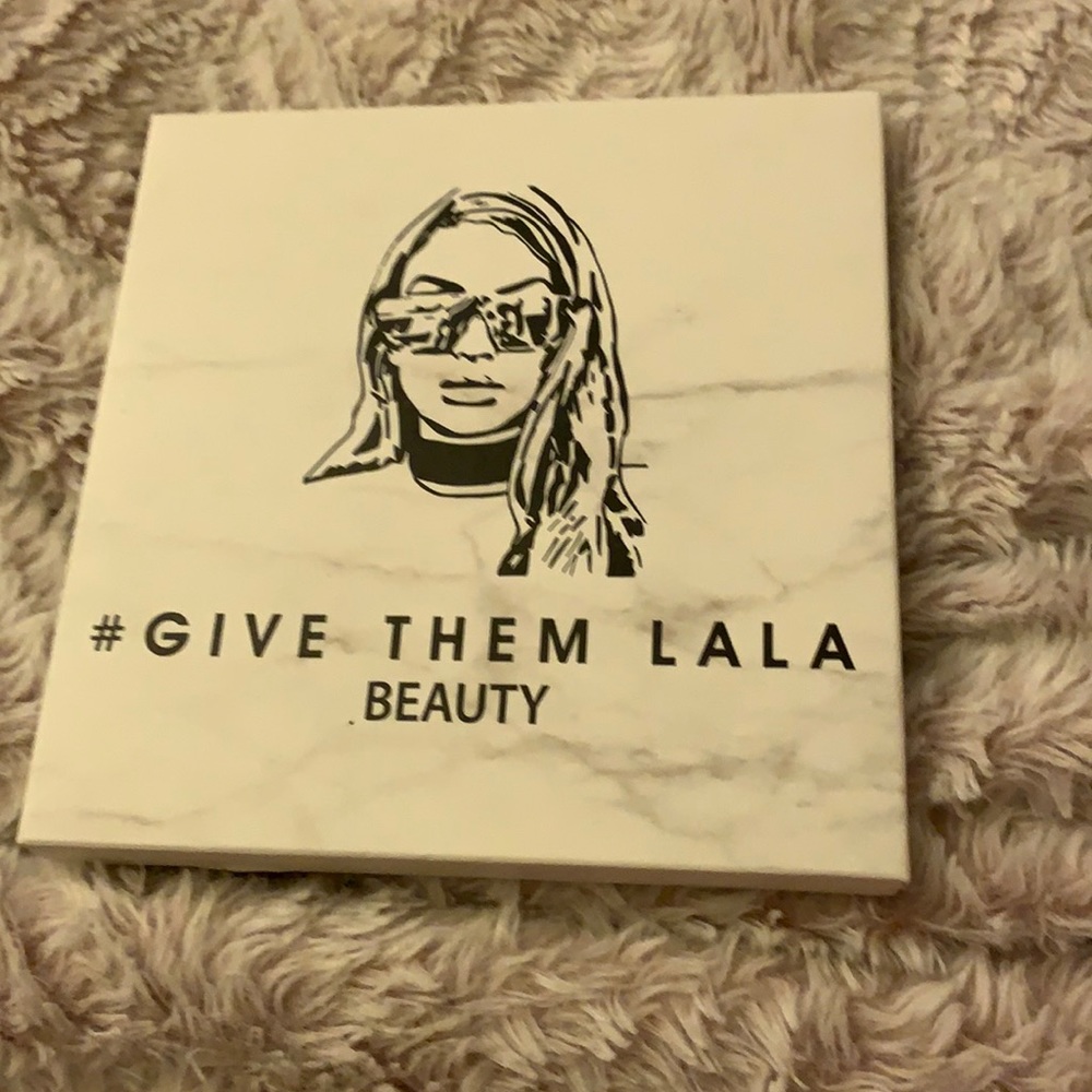 Brand new give them Lala beauty grown women pallet